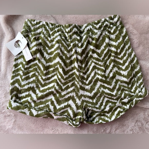 NWT Anthropologie Daily Practice Short Green White Chevron Size M - Picture 4 of 6